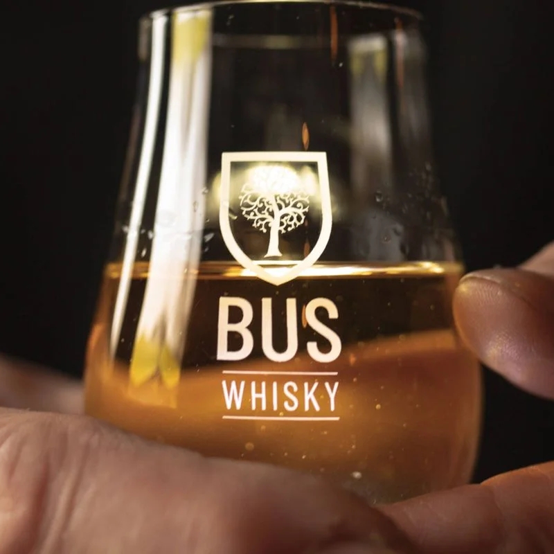 De Lapwing Whiskiacs gaan op bezoek bij Bus Whisky Distillers