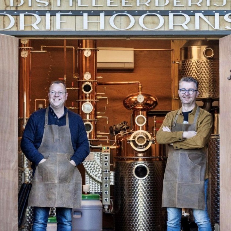 De Lapwing Whiskiacs gaan op bezoek bij Distilleerderij Drie Hoorns in Weert
